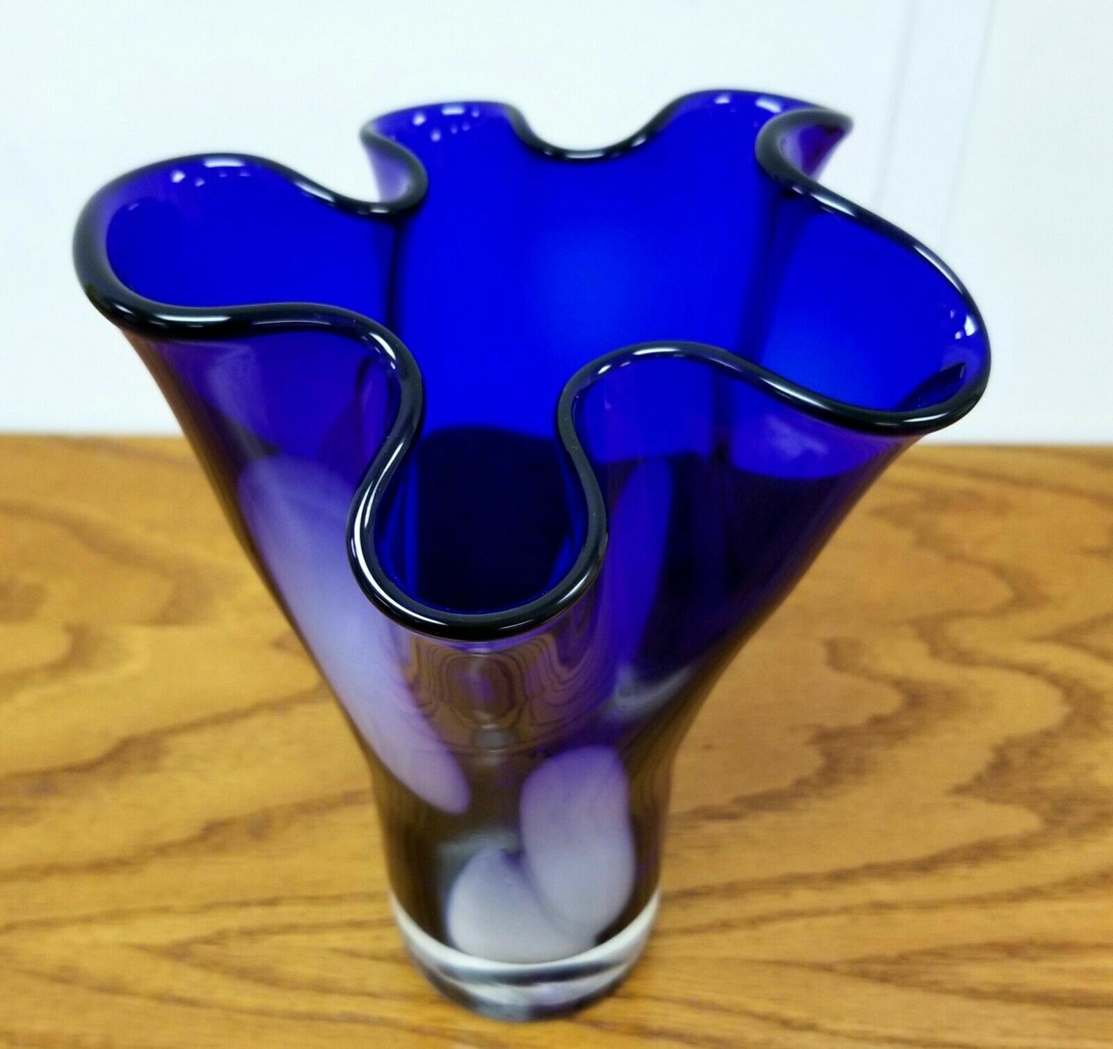 Beautiful Hand- Blown Glass/Ruffled Top Art Vase (Cobalt Blue/White Spot)