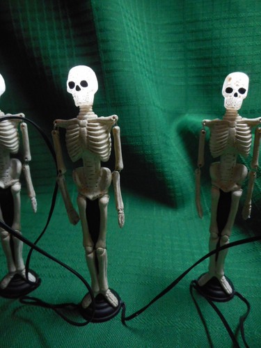 Dept 56 Halloween Village Accessories Skull Street Lamps - Picture 4 of 7