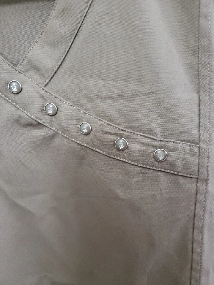 Blusa Médica NUEVA CON ETIQUETAS PEQUEÑA Baby Phat Logo Mujer Verde/Gris Médica Foto 2 de 4