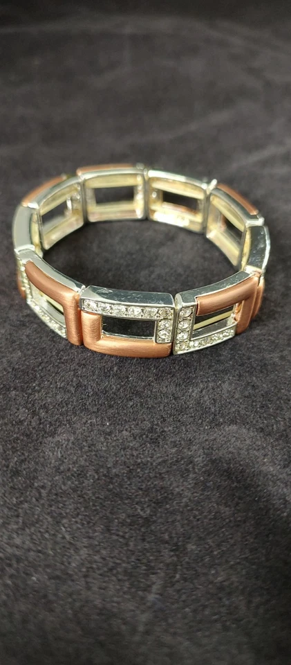 Hermosa pulsera elástica para mujer de diamantes de imitación cuadrados de oro rosa y plata Foto 4 de 4