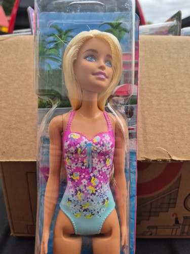 Barbie Caucásica 2019 Barbie Beach Theme cabello rubio - Imagen 3 de 4