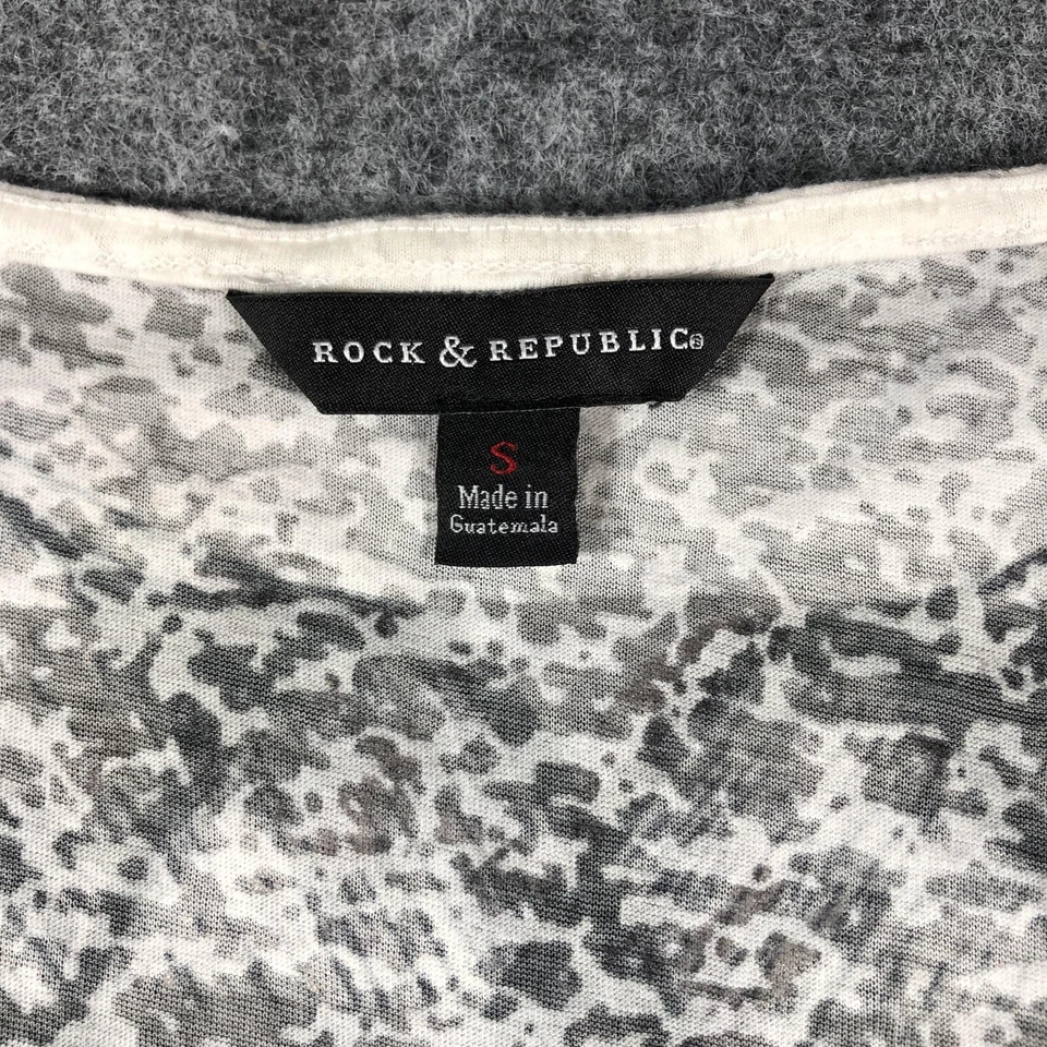 Camisa para mujer Rock & Republic pequeña gris blanca a rayas ala de ángel piedra preciosa Foto 3 de 4