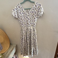 Vintage  Women’s White Purple Floral V-Neck Knee Length Dress, Short Sleeve, Zip