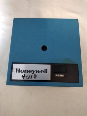 Honeywell R7795 B 1009 Burner Control Complete System Tested Working 