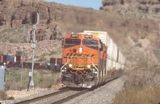 BNSF 6876 ES44C4 STACK KINGMAN CANYON AZ ORIGINAL SLIDE 09-26-16 T13-7