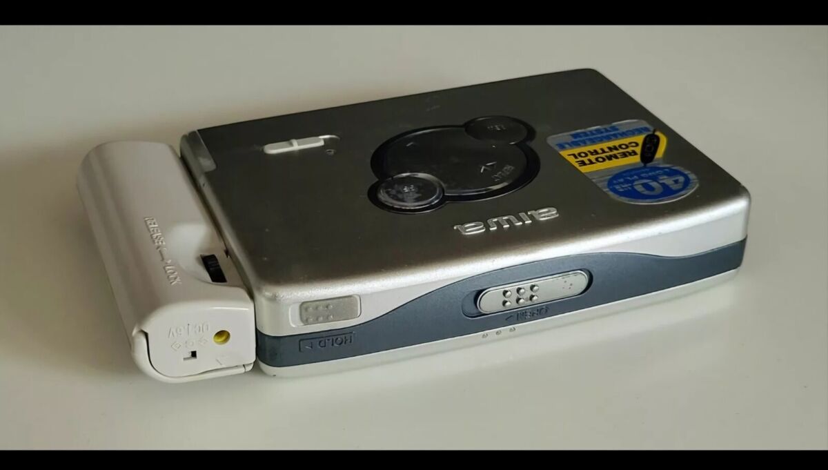 Slim Aiwa Stereo Cassette Player HS-PX587 Walkman Remote Control Working VGC Slim Aiwa Stereo Cassette Player HS-PX587 Walkman Remote Control Working VGC
