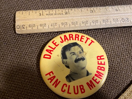 VINTAGE PLASTIC PIN  PINBACK -  DALE JARRETT FAN CLUB MEMBER - PIN BUTTON