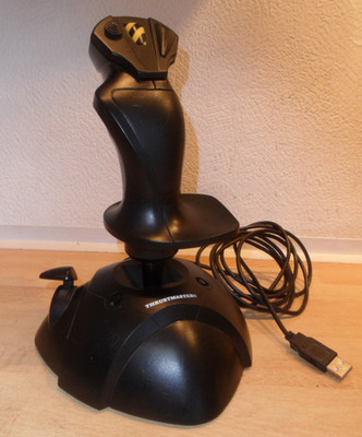 Alter Joystick  Thrustmaster Controller USB  Th ref : 2960623  vs  b