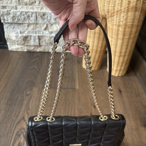 Bolso Bandolera Kate Spade New York Cuero con Solapa Acolchado Negro Dorado - Imagen 8 de 15