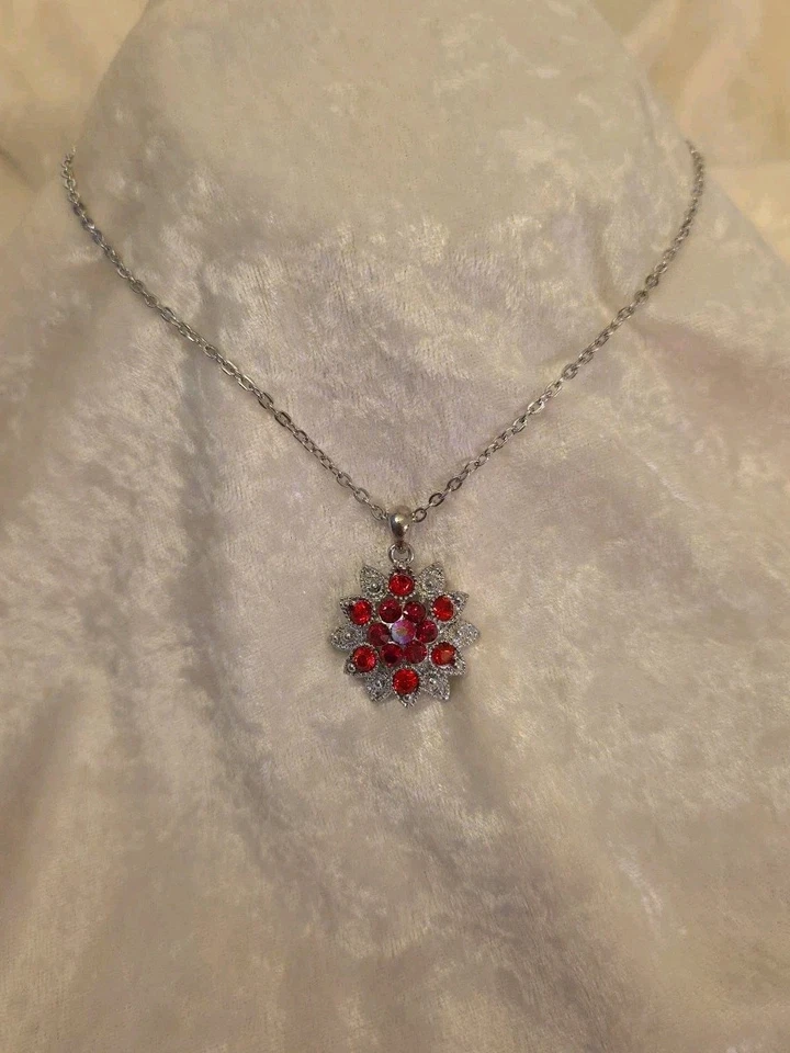 Colgante Piedras Rojas Chapado en Rodio, Collar Libre de Níquel, Cadena 18-20" Foto 2 de 4