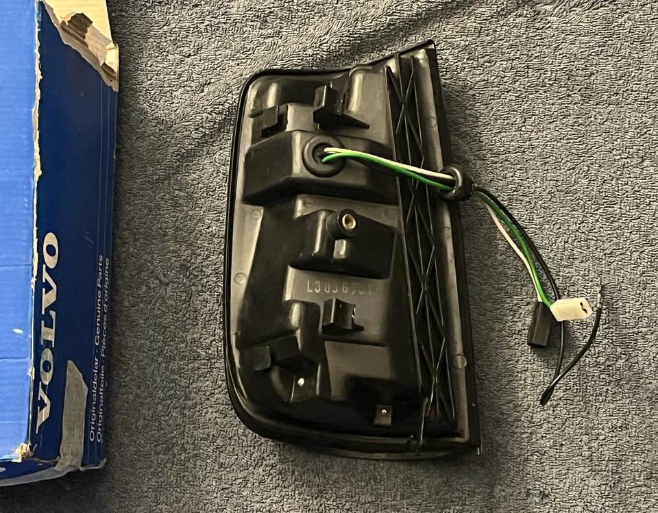 Volvo 240 244 242 GT 262 245 265 lampeggiante L Hella frecce NOS nuovo vecchio magazzino - Immagine 2 di 4