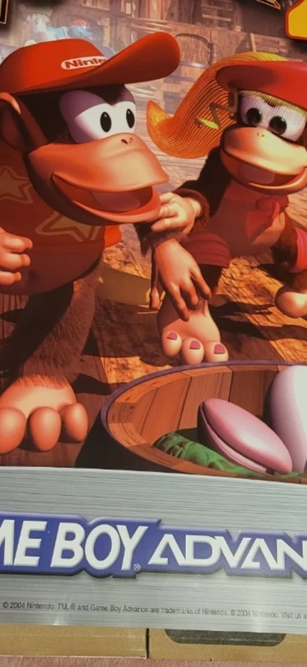 Póster Donkey Kong Country 2 22x28 2004 Gameboy Advance Promo Brillante RARO COMO NUEVO Foto 3 de 4