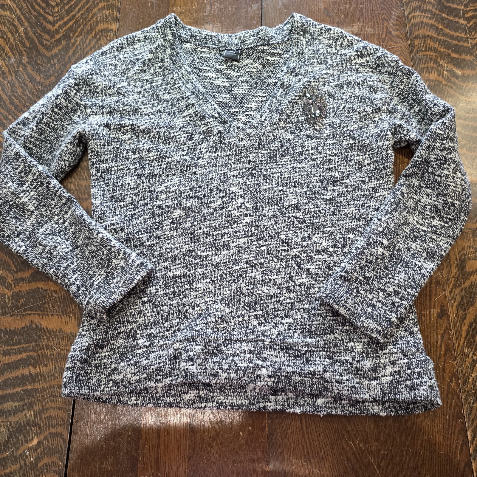 Zara W/B Collection V-neck long sleeve sweater rhinestone embellishments M