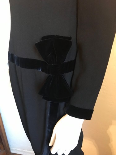 VINTAGE 1980's VALENTINO NIGHT Black Crepe & Velvet Cocktail Evening Dress 6 - Picture 6 of 9