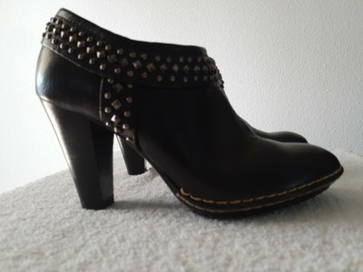 black boots with arch support