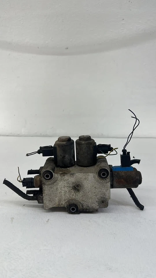 BOMBA NIVEL SUSPENSIÓN NEUMÁTICA RANGE ROVER 2005-2009 RVH000065 Foto 3 de 4