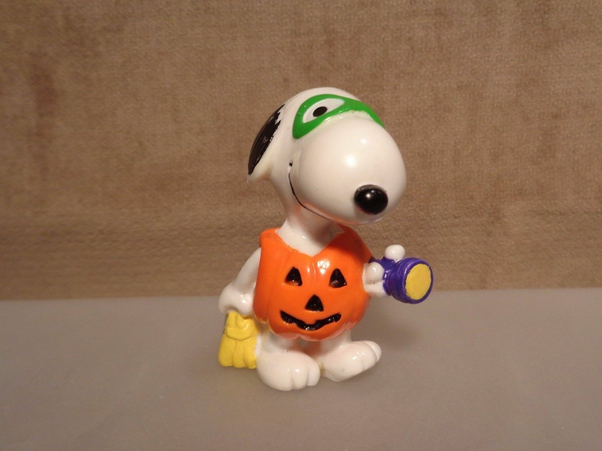 SNOOPY READY FOR HALLOWEEN PUMPKIN SUIT United Feature Syndicate