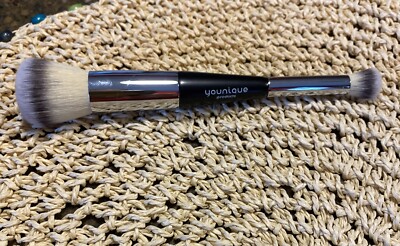 Younique Powder / Concealer brush  