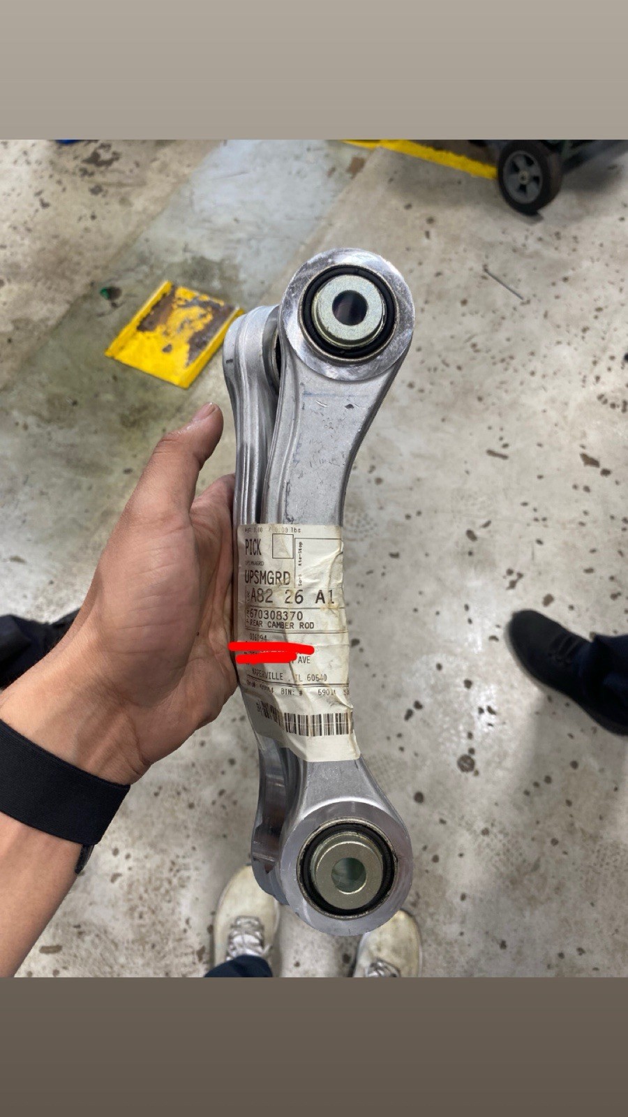 Set of 2 pieces Genuine Maserati Upper Arm OEM 670308370