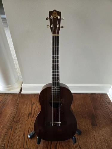Favilla B2 baritone ukulele