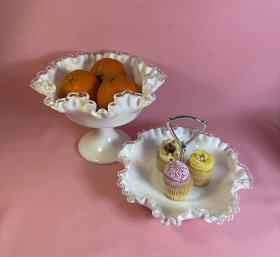  2X Fenton Silver Crest Glasfußschale Bonboniere mit Fuß weiß Rüschen