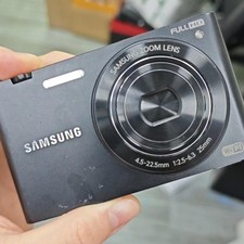 Samsung MV900f 16.1MP 5x Zoom Flip-out Touch Screen Vlog Digital Camera Black