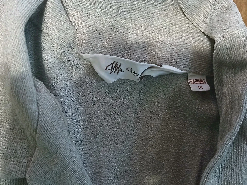 Camisa Mr California Cuello Lazo Rayón Rockabilly Gris Plateado Mediana Foto 3 de 4