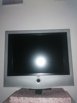 LOEWE XELOS A20 / 4:3 LCD-Fernseher DVB-T + Wandhalterung