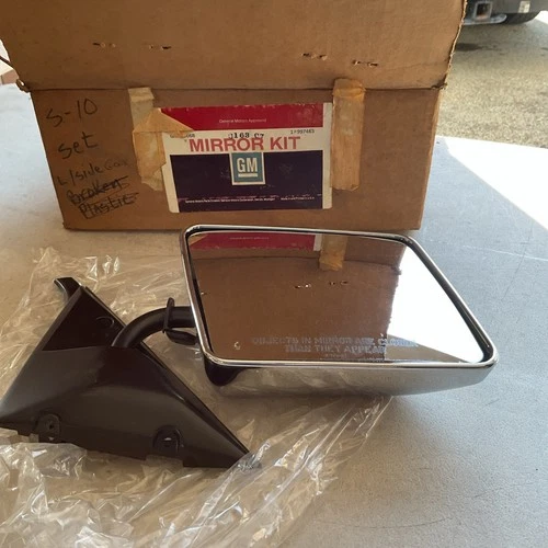 NOS GM Passenger Right Side  Mirror Manual 1983 84 85 1994 BLAZER S10 JIMMY S15