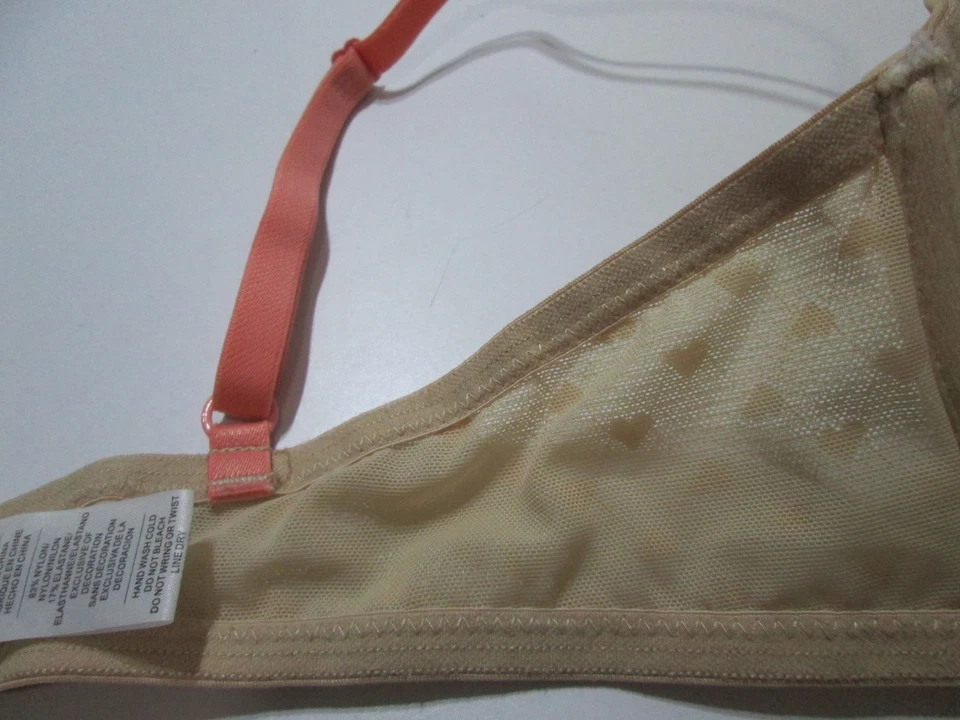 Sutiã BCBGeneration tamanho 34C bege forrado com fio camiseta alças ajustáveis - Imagem 4 de 4