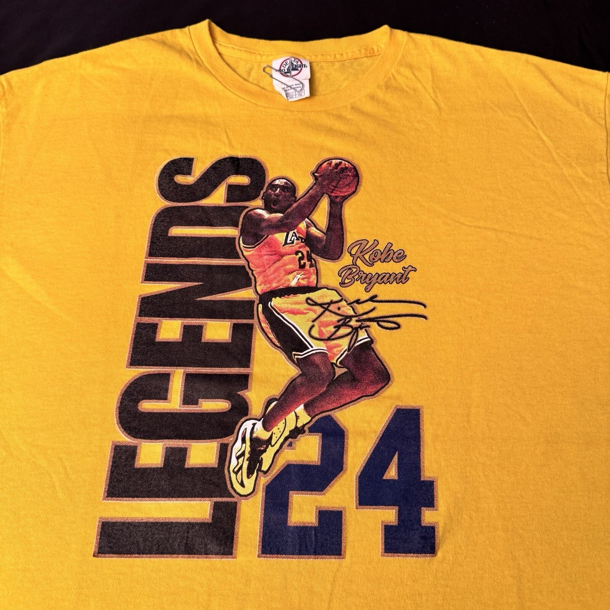  NBA LAKERS KOBE BRYANT 24 Tシャツ Kobe Bryant Legends 24 T Shirt Size XL Los Angeles LA Lakers NBA