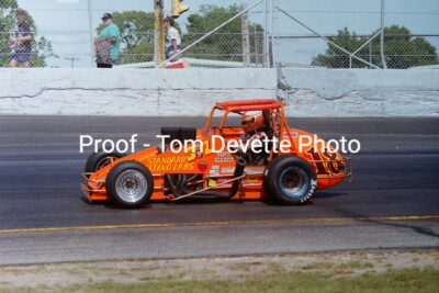 8X10 VINTAGE PHOTO #3883-32; JUL 1994; TONY ELLIOTT; BERLIN RACEWAY,USAC SPRINTS