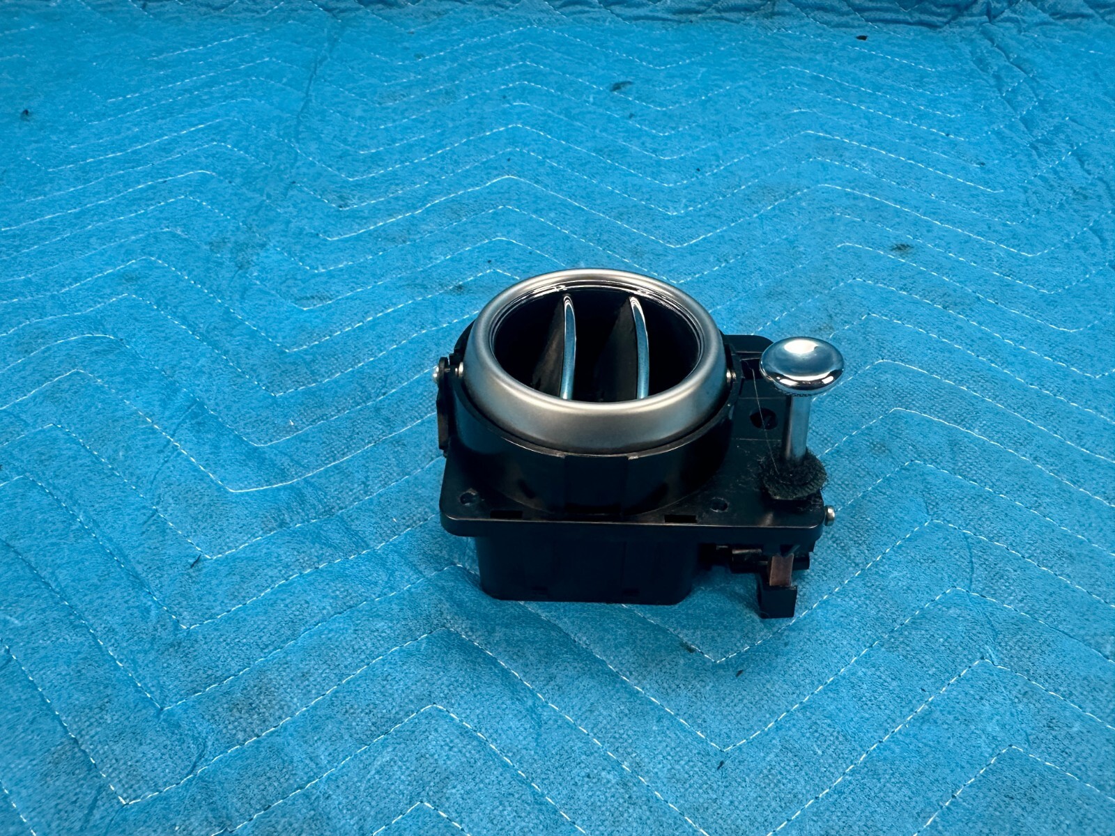 Bentley Flying Spur Center Console Rear Air Vent Passenger's Side 2006-2012 OEM