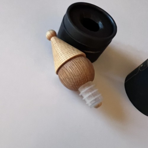 TAPPO VINO IN LEGNO CERAMICA FATTORIA WILHELM NUOVO CON ETICHETTE - Foto 12 di 12