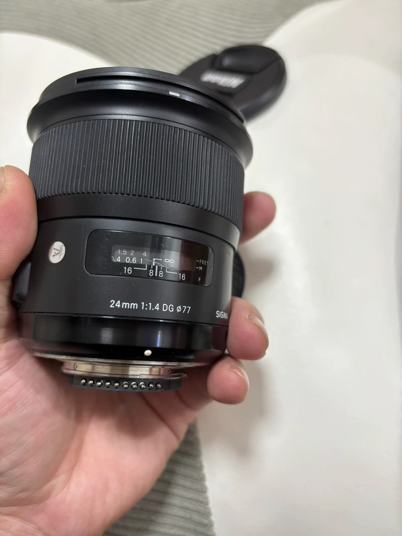 Sigma 24mm DG HSM Art for Nikon F 95% New