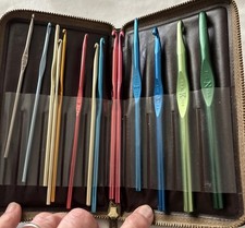Vintage LOT of 14 Crochet Hooks Steel Aluminum Boye plus case See desc for sizes
