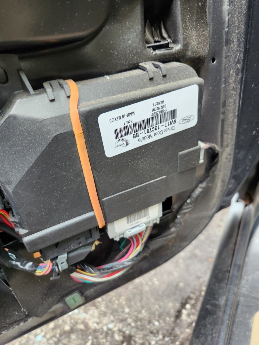 2006-2008 Lincoln Town Car Grand Marquis Crown Keyless Driver Door