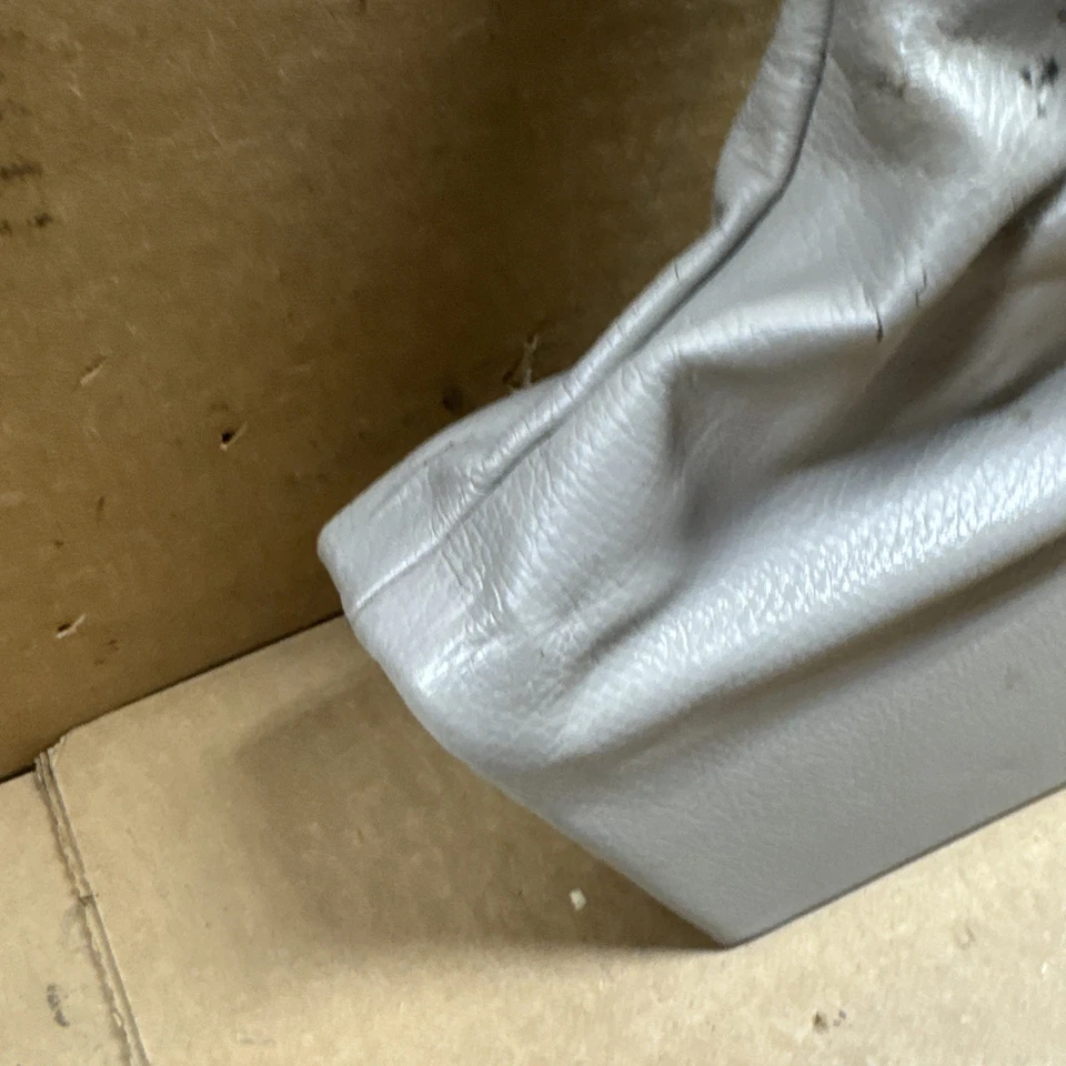 Subaru Legacy y Outback 2006 2007 2008 2009 freno freno motor consola bota B107 Foto 4 de 4