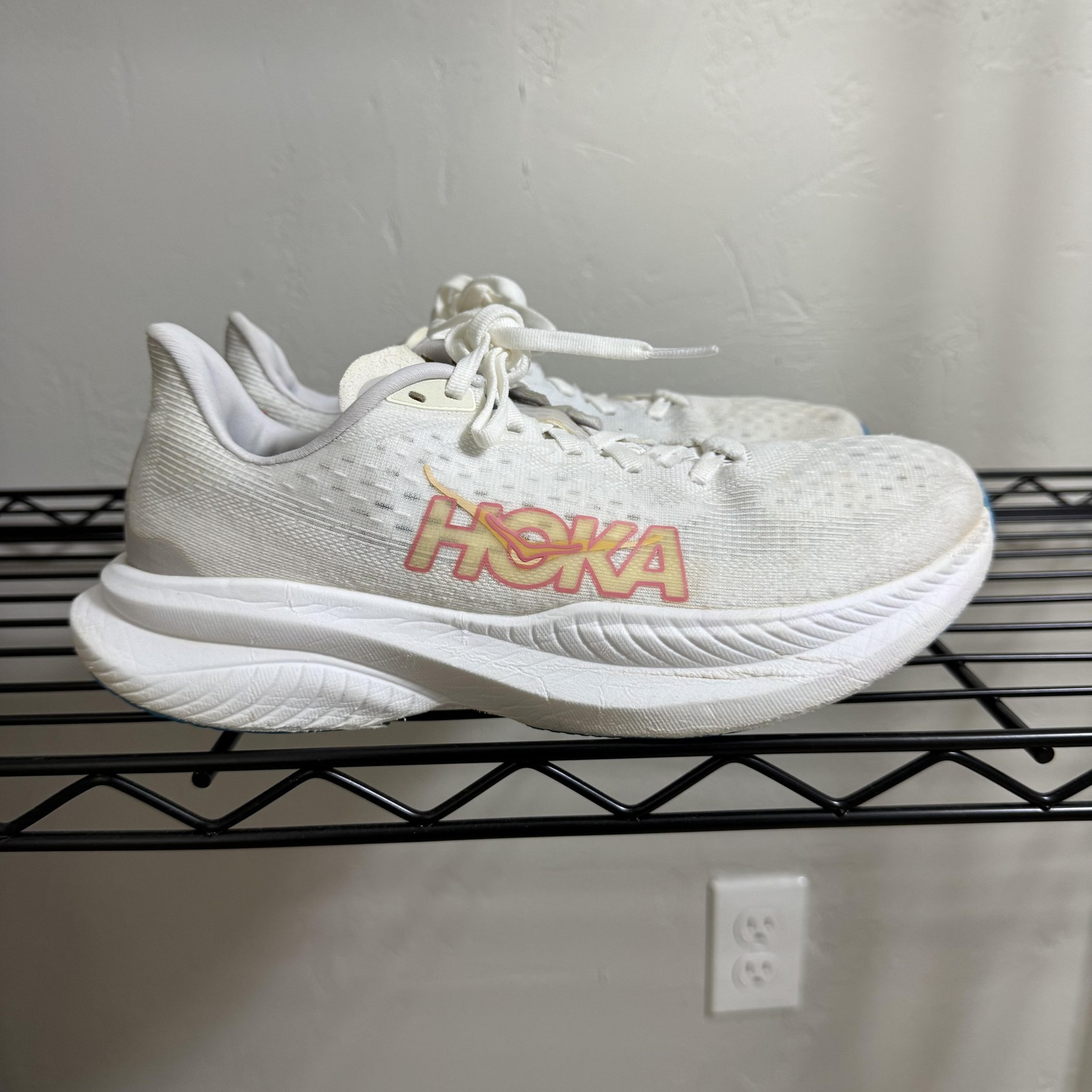 HOKA Shoes Womens Size 9 White Neon Coral Mach 6 Road Running Tempo 1147810 WNCL
