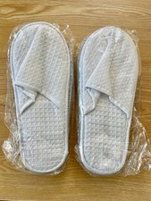 2 Pairs Unisex Thick Disposable Cotton Slippers Travel Salon Spa Hotel White