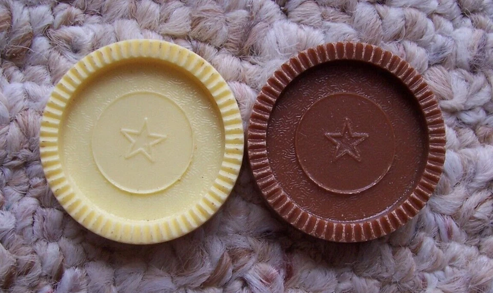 Whitman Backgammon Chips Dice and Instructions No Board Vintage 1974 - Image 3 of 4