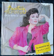 BEATRIZ ADRIANA LA MAMA DE LOS POLLITOS JOAN SEBASTIÁN PRODUCCIÓN BANDA COSTEÑA