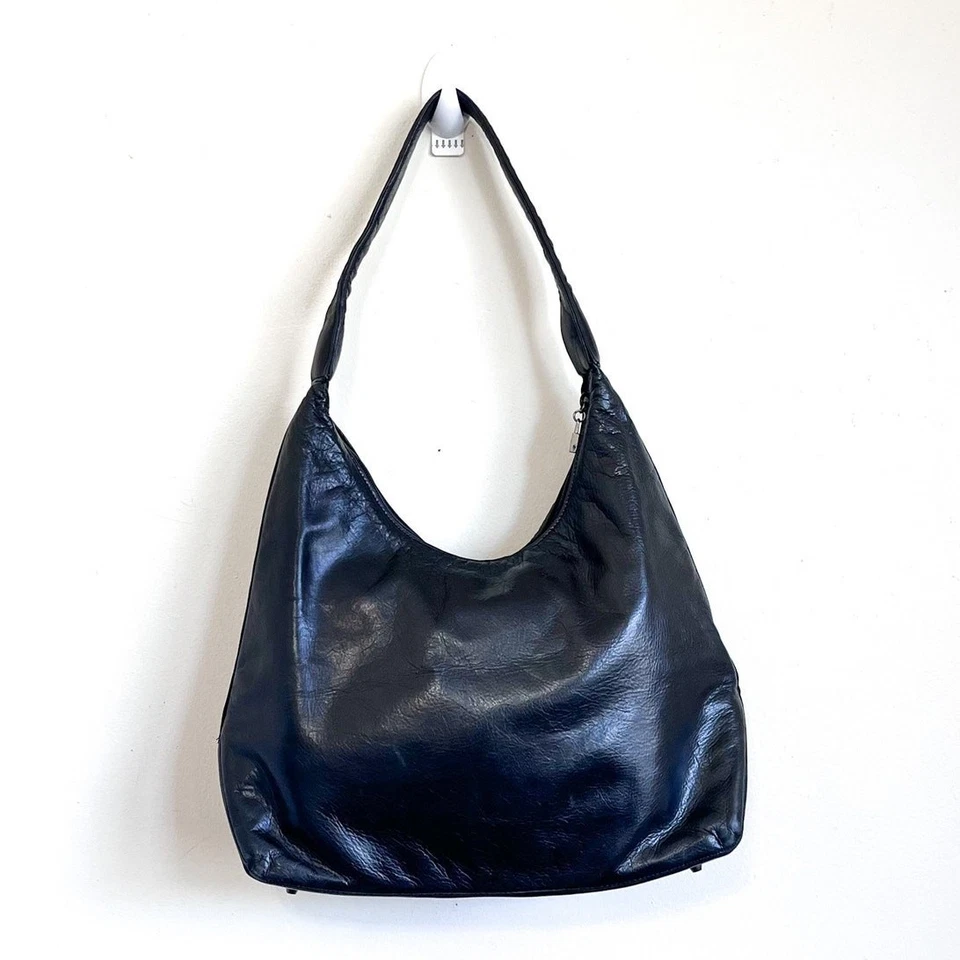 Bolso de hombro Hobo de cuero suave negro Perlina New York Foto 2 de 4