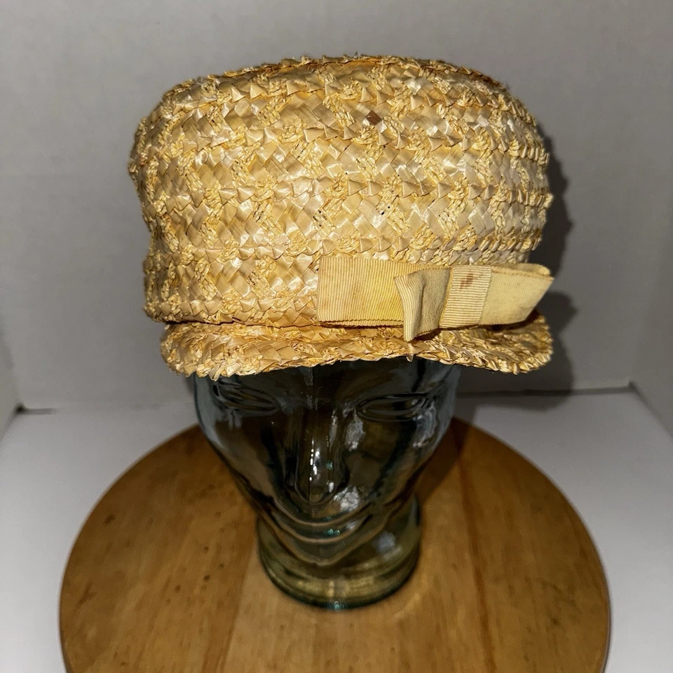 Sombrero pastillero de paja vintage de los años 50 hecho en la Unión con ala corta y lazo gorra amarilla EE. UU. Foto 2 de 4