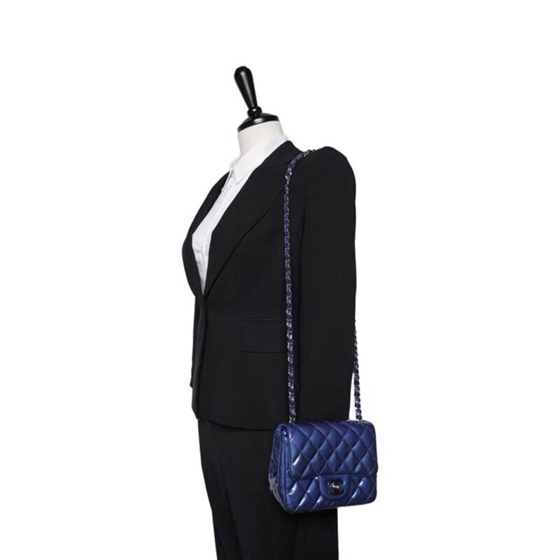 Bolso Bandolera Chanel Azul Patente Clásico Solapa Pequeño Saco Cadena Plateada Foto 4 de 4