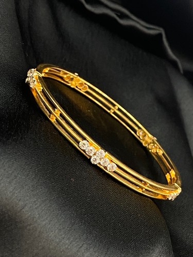 Exquisite 2.10 Cts F/VS1 Round Brilliant Cut Natural Diamonds Bangle in 14K Gold - Picture 10 of 12
