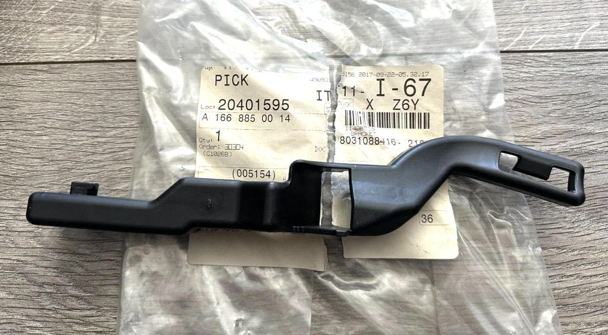 BRAND NEW 2012-2015 MERCEDES ML350 ML550 ML63 BUMPER PLUG BRACKET 