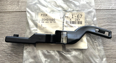 BRAND NEW 2012-2015 MERCEDES ML350 ML550 ML63 BUMPER PLUG BRACKET 