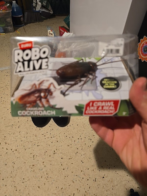 Robo Alive Electronic Crawling Cockroach Battery-Powered Robotic Toy