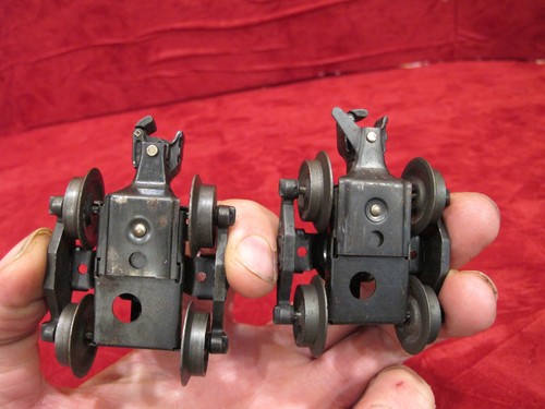 LIONEL POSTWAR bar END TRUCKS - Picture 7 of 10
